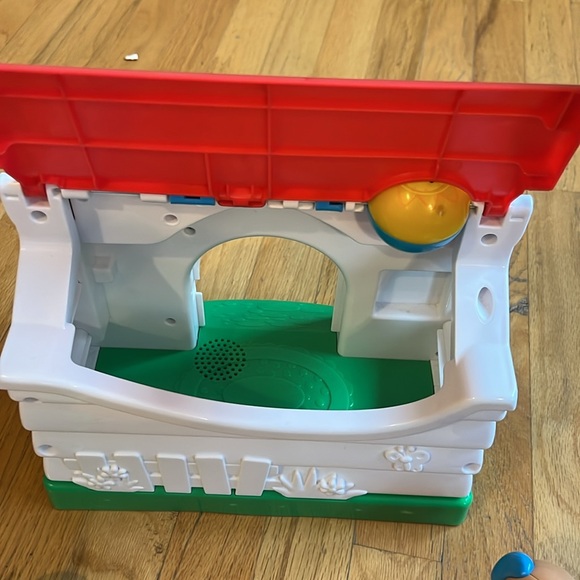 Fisher-Price Laugh & Learn Puppy’s Activity Home Educational Playset is - Picture 5 of 5